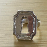 Keyhole ring